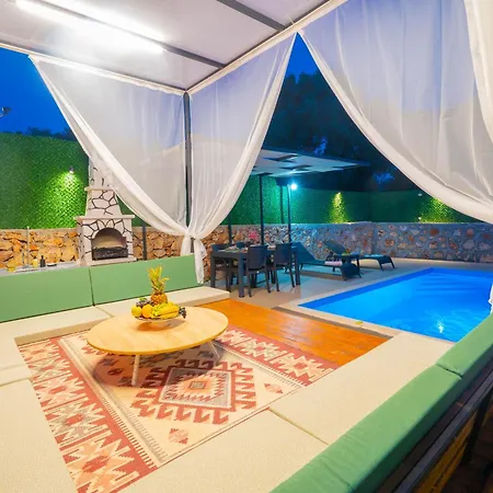 Eyluel Villa *